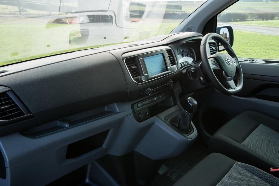 Интерьер Toyota ProAce Van Compact 2017 года  (UK) (фото 6 из 32)
